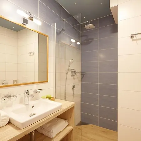 Na Kraji Lesa 4*